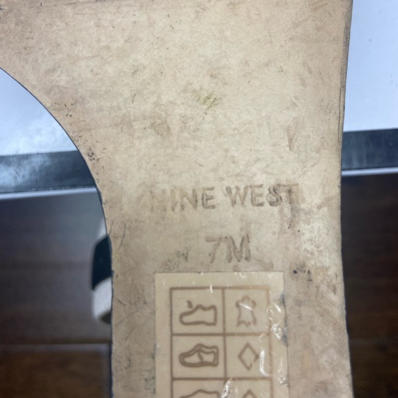 Nine West Leather Black and White Wedge Size 7 - Picture 7 of 7